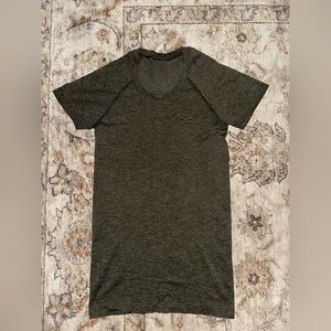 green lulu top 
swiftly tech